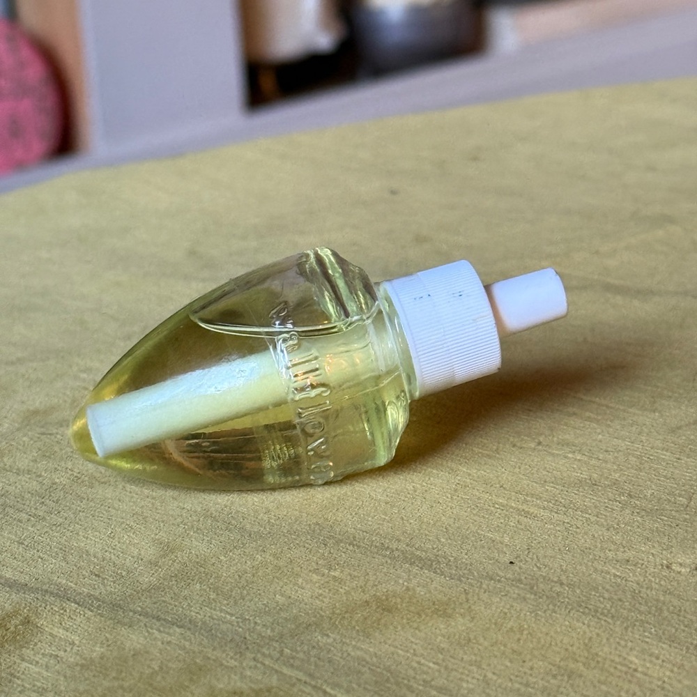 BOGOBath & Body Works Fragrance Refill in Clear and White mystery scent